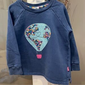 Adorable Kite brand appliqué sweatshirt!